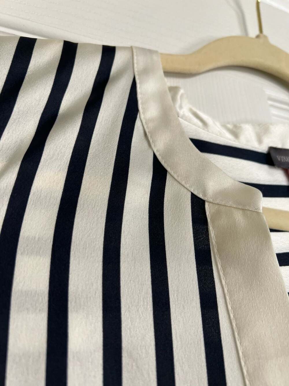 Vince Camuto Striped Tie-Front Bell Sleeve Blouse Size 1X - Picture 5 of 6